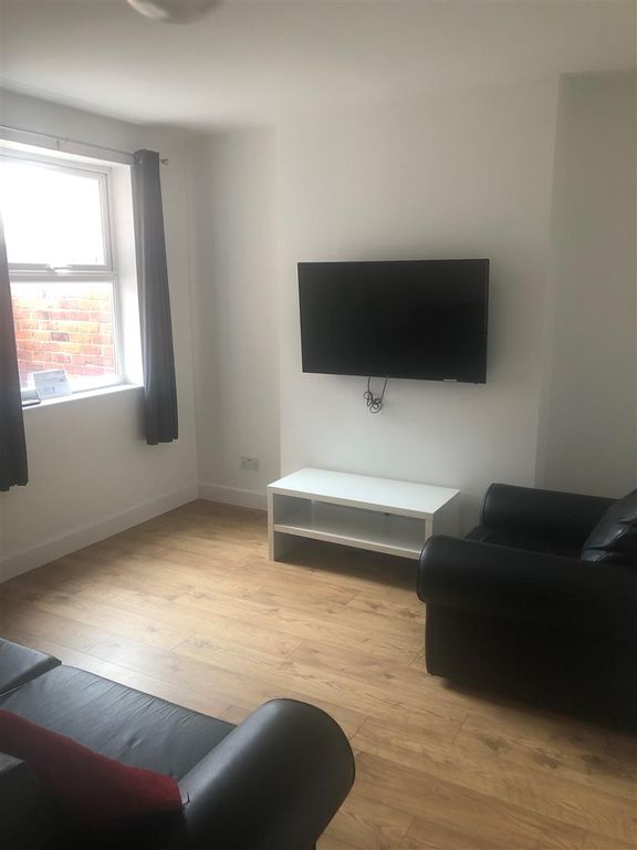 Property photo 2 of 7 45 Wal Living Room.Jpg