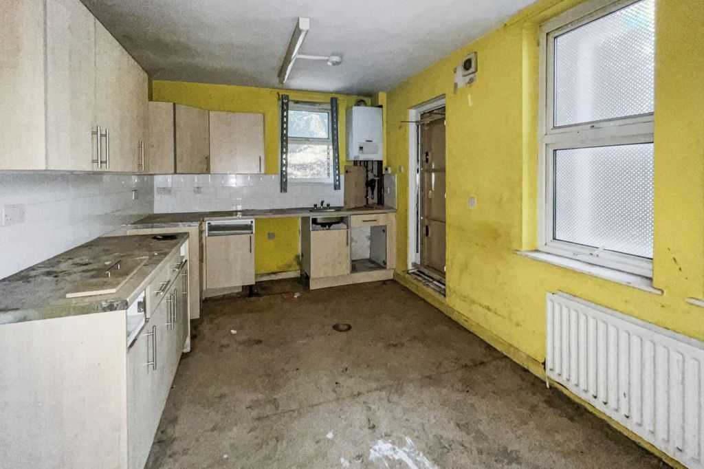 Property photo 1 of 18 154 Wickham Lane, Abbey Wood, London, Se2 0Xp