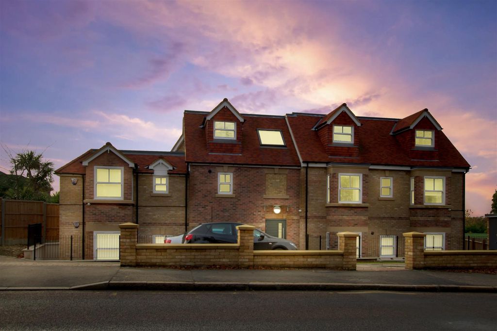 Property photo 3 of 12