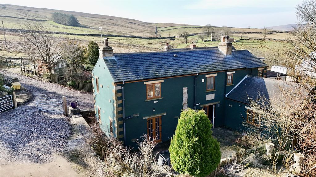 Property photo 2 of 28