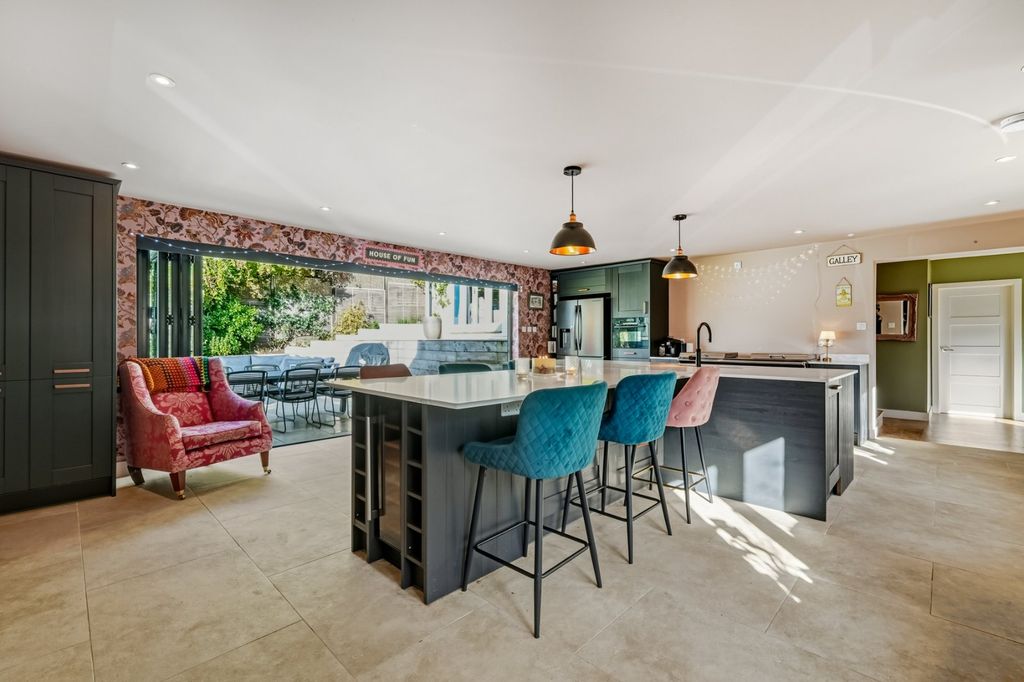 Property photo 2 of 22 Kitchen / Diner