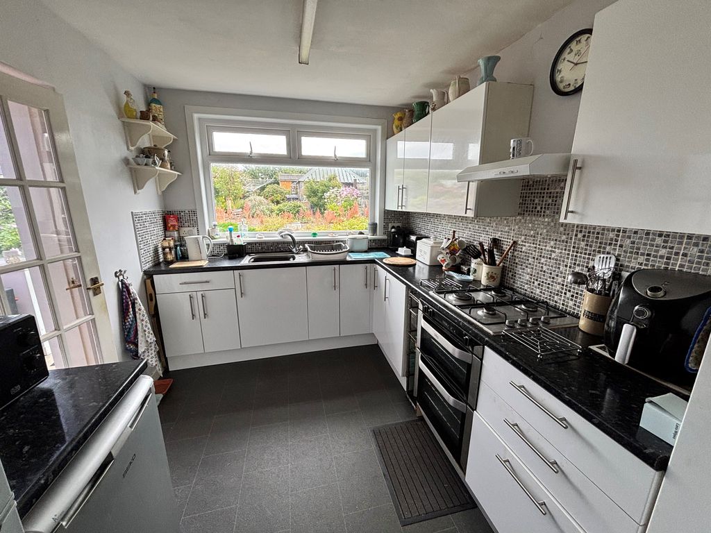 Property photo 3 of 15 Kitchen 