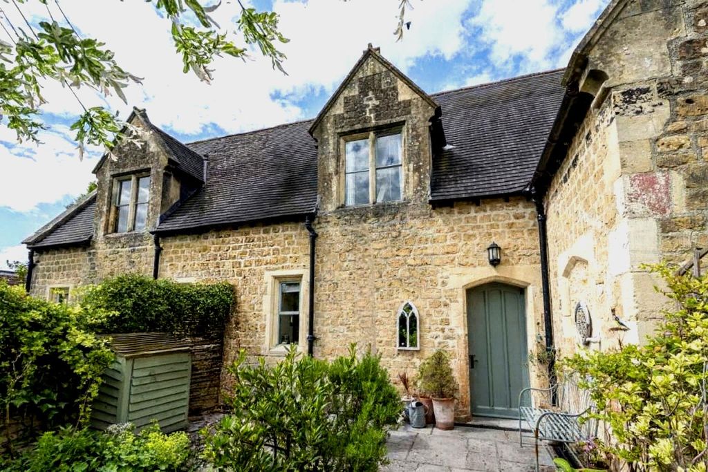 Property photo 1 of 11