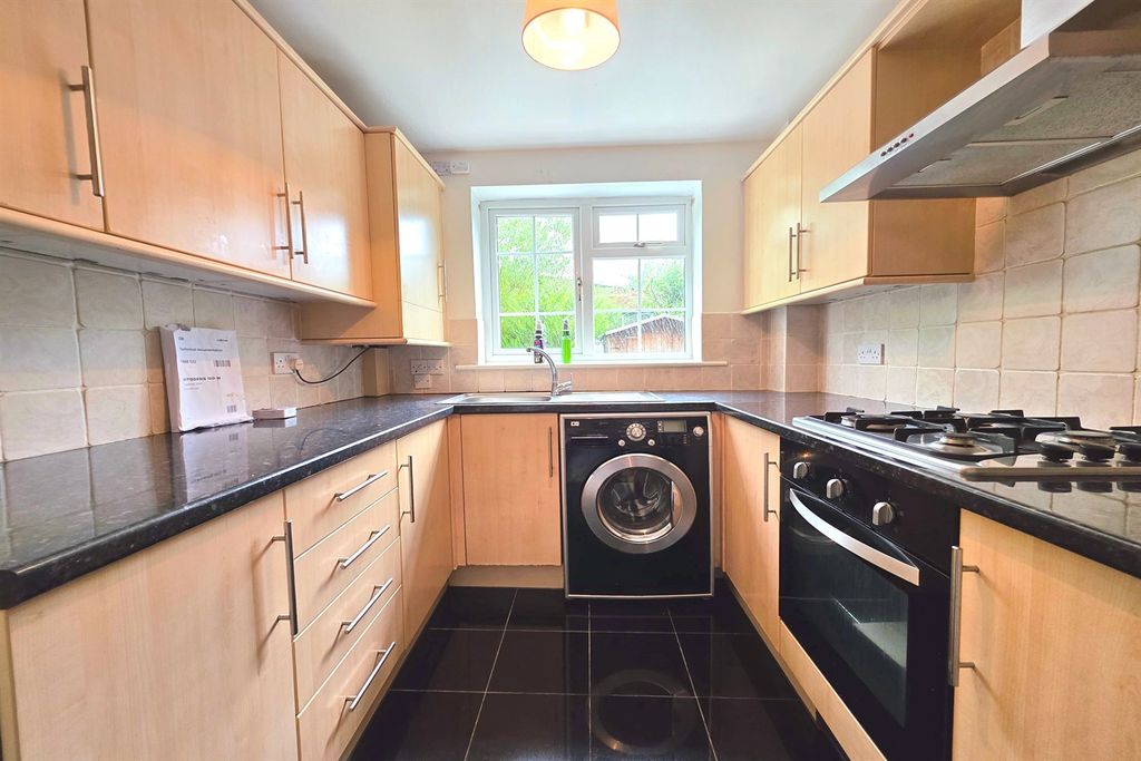 Property photo 3 of 8 Kitchen