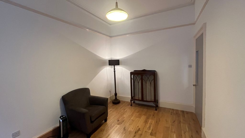 Property photo 3 of 4 Allied-Surveors-Scotland-Office-03