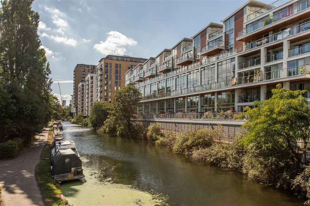 Property photo 1 of 22 Victoria Wharf