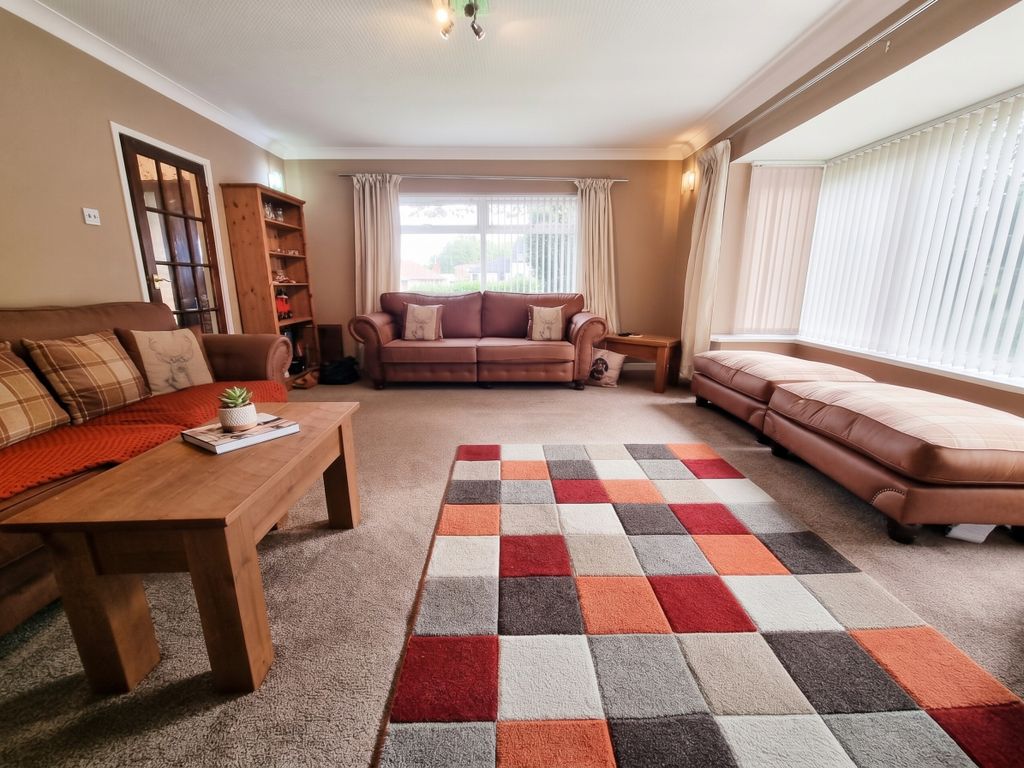 Property photo 3 of 15 Lounge