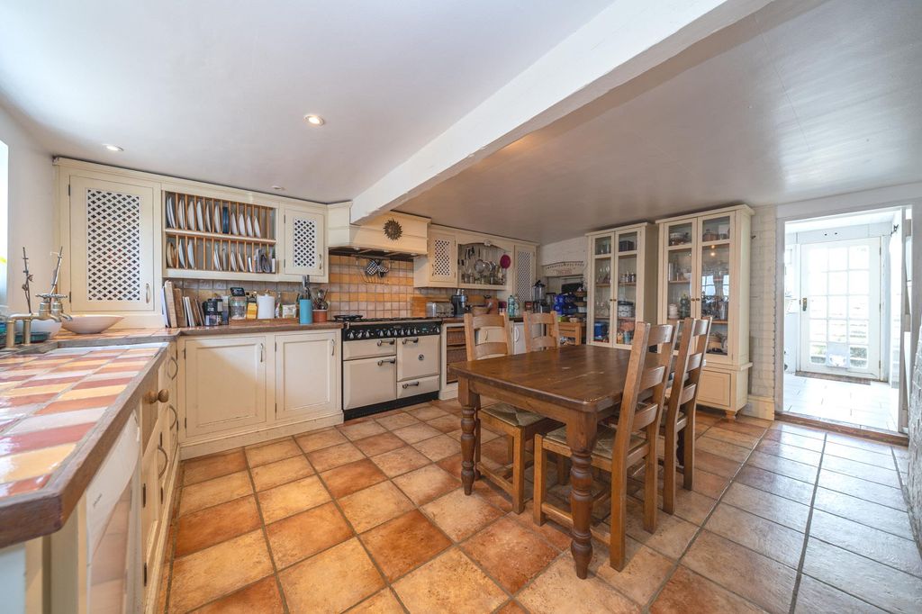 Property photo 3 of 25
