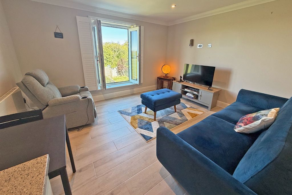 Property photo 3 of 9 5116025
