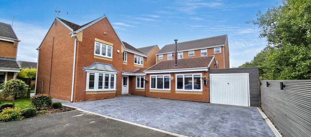 Property photo 1 of 32