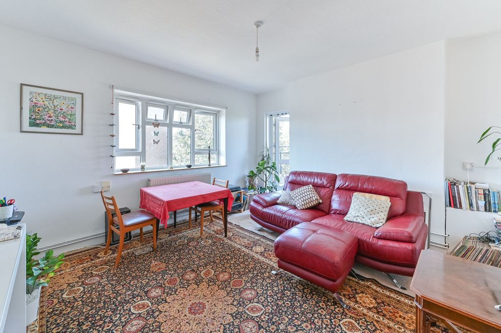Property photo 2 of 25