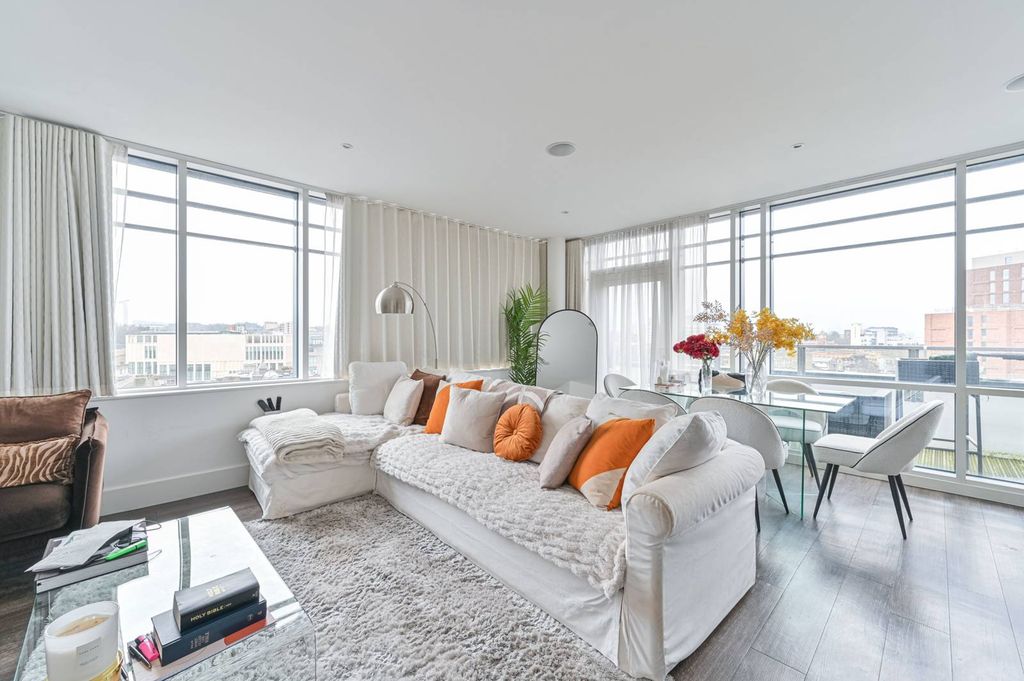 Property photo 3 of 20