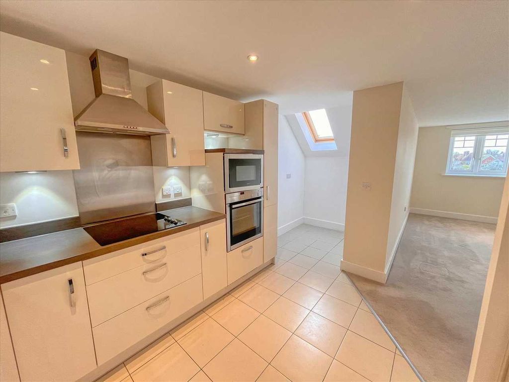 Additional image 8 of 2 bed flat for saleVictoria Gardens, Hadleigh Road, Frinton On Sea CO13