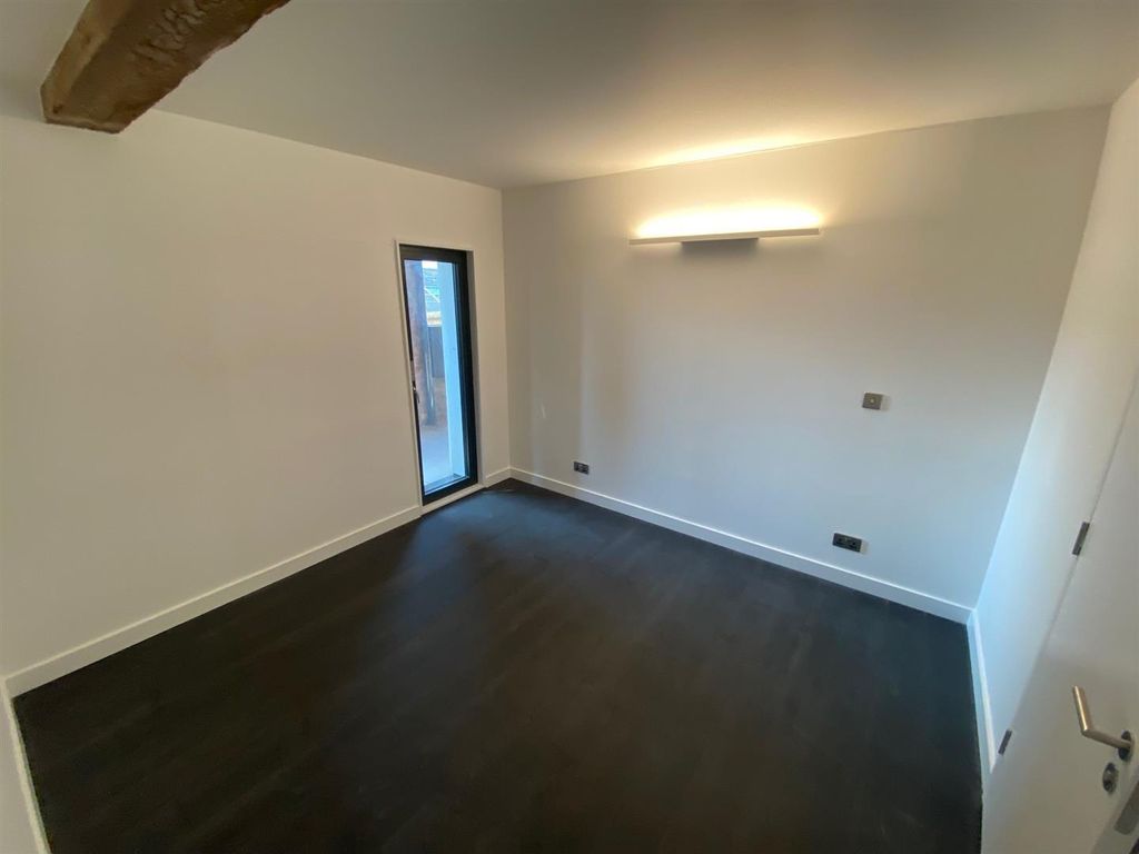 Property photo 3 of 11 Bedroom 1