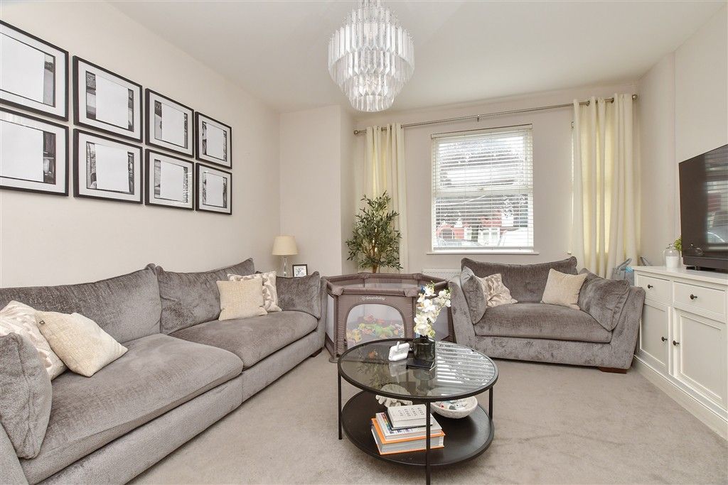 Property photo 1 of 12 Lounge / Dining Room