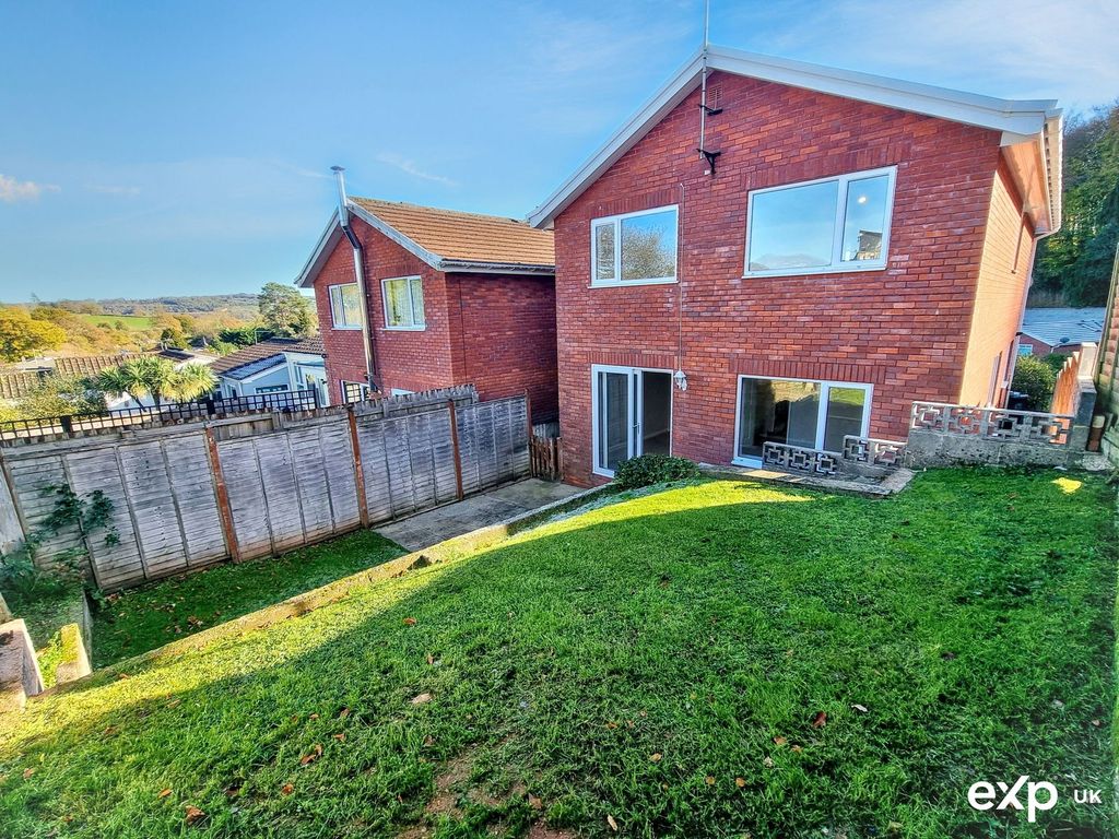 Property photo 2 of 22