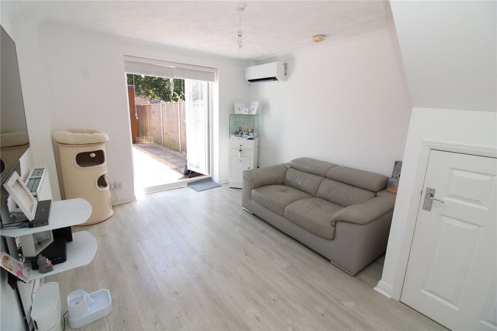 Property photo 2 of 14 Picture No. 23