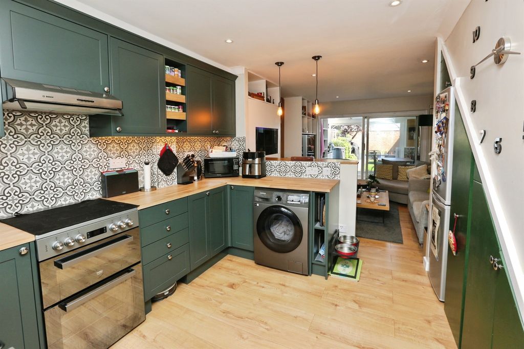 Property photo 2 of 16 Kitchen