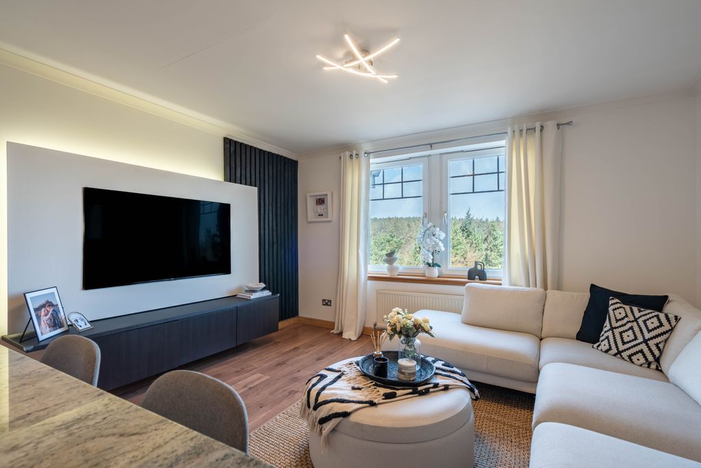 Property photo 3 of 42