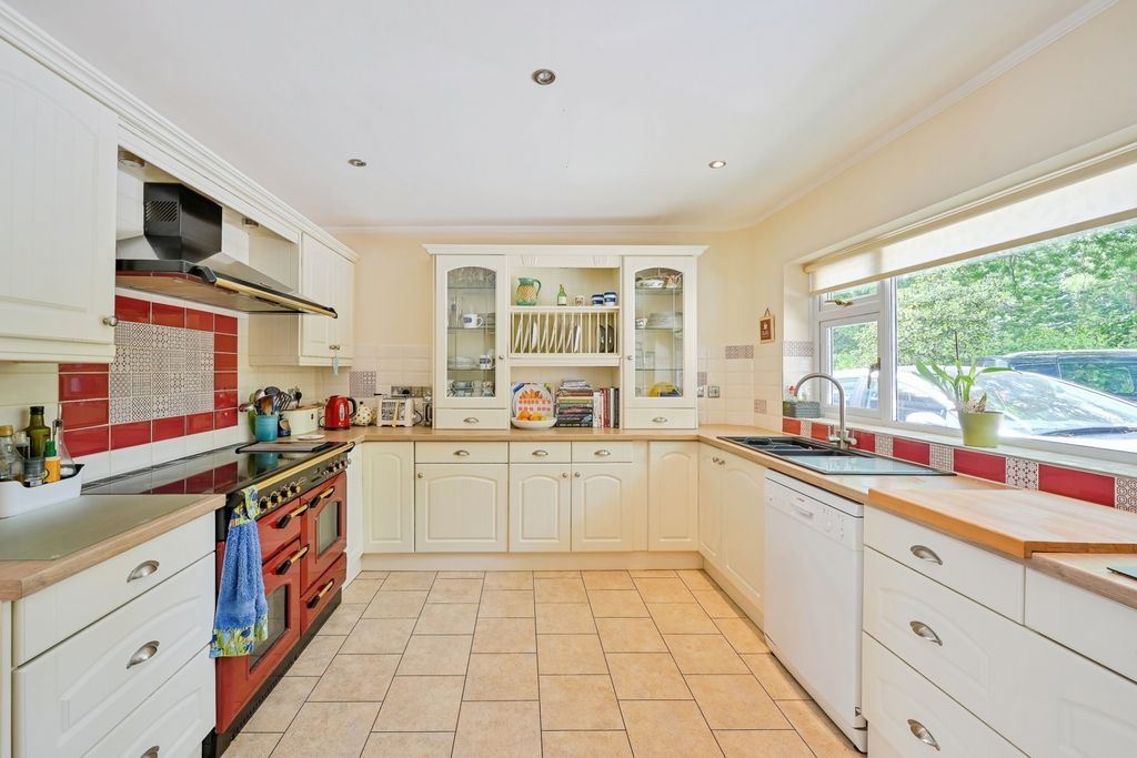 Property photo 3 of 21 Kitchen
