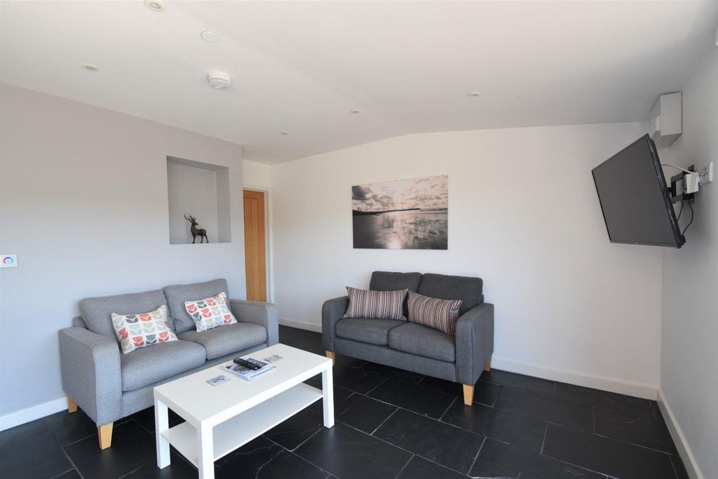 Property photo 3 of 10 Tiverton Seddons