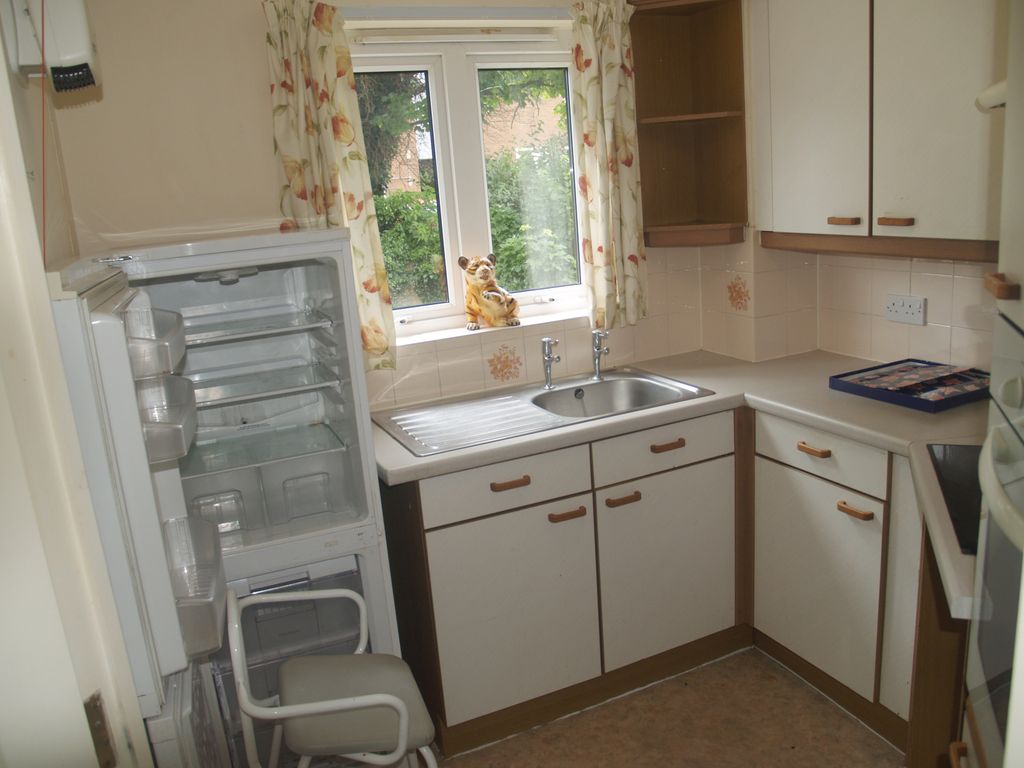 Property photo 3 of 9 Kitchen