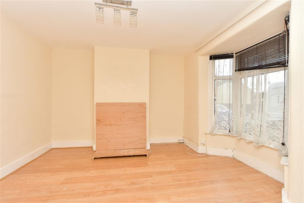 Property photo 3 of 14 Lounge