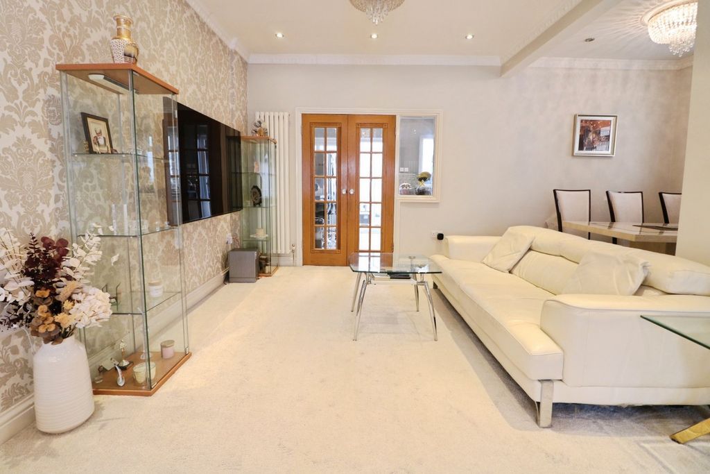 Property photo 2 of 23 Sitting Room