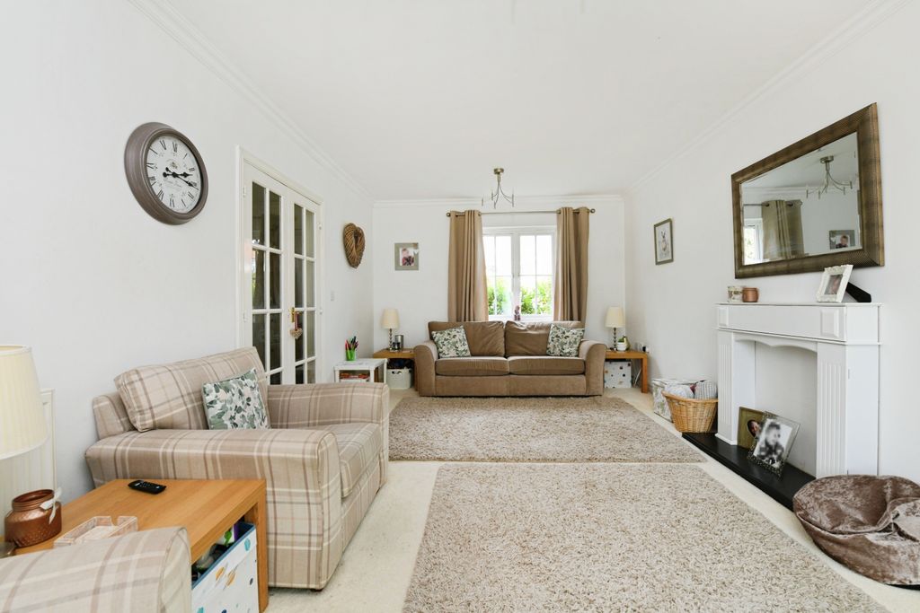 Property photo 2 of 20