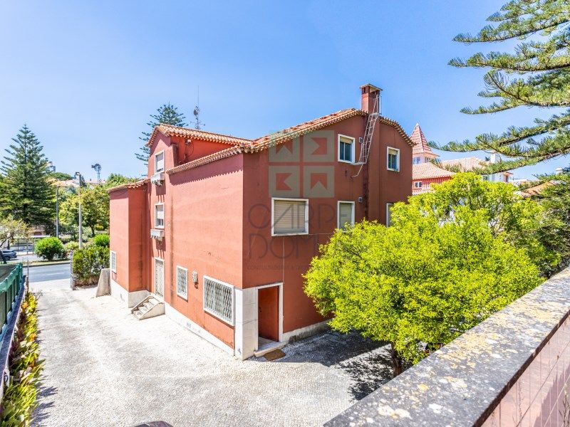 Property photo 2 of 98