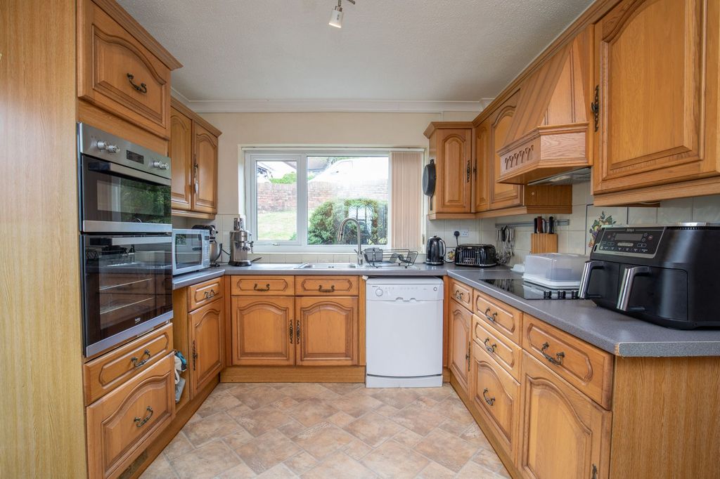 Property photo 3 of 40