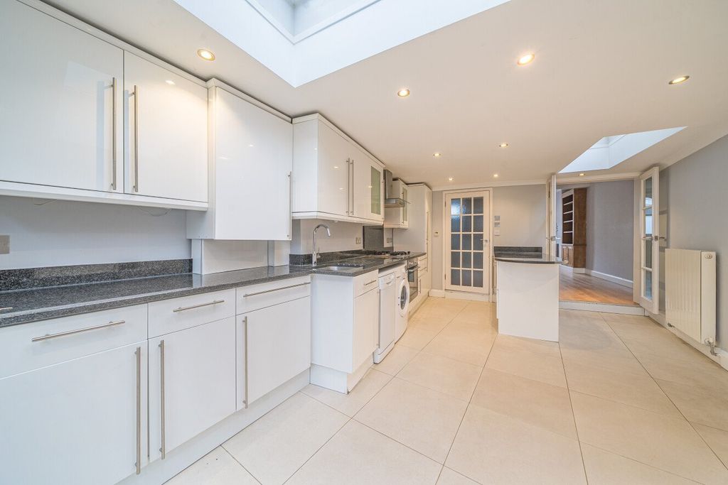 Property photo 3 of 12 Picture No. 18