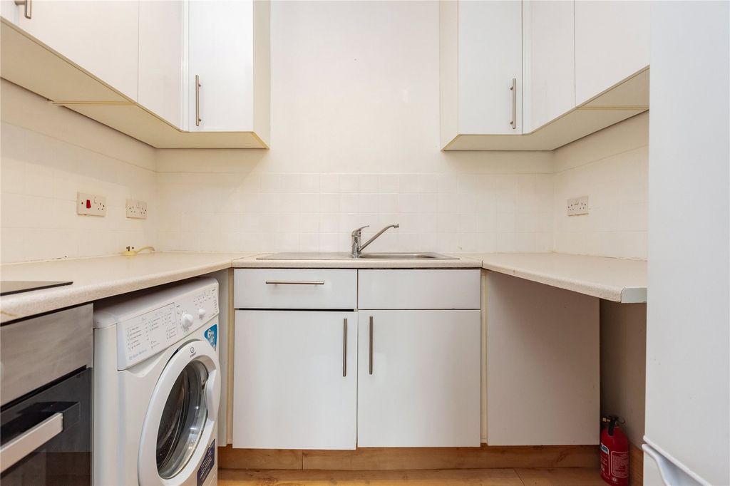 Property photo 3 of 8 Kitchen
