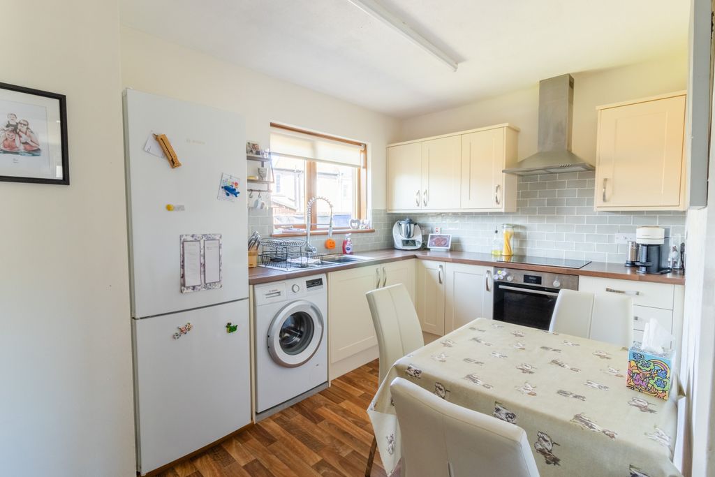 Property photo 2 of 16 Dining Kitchen
