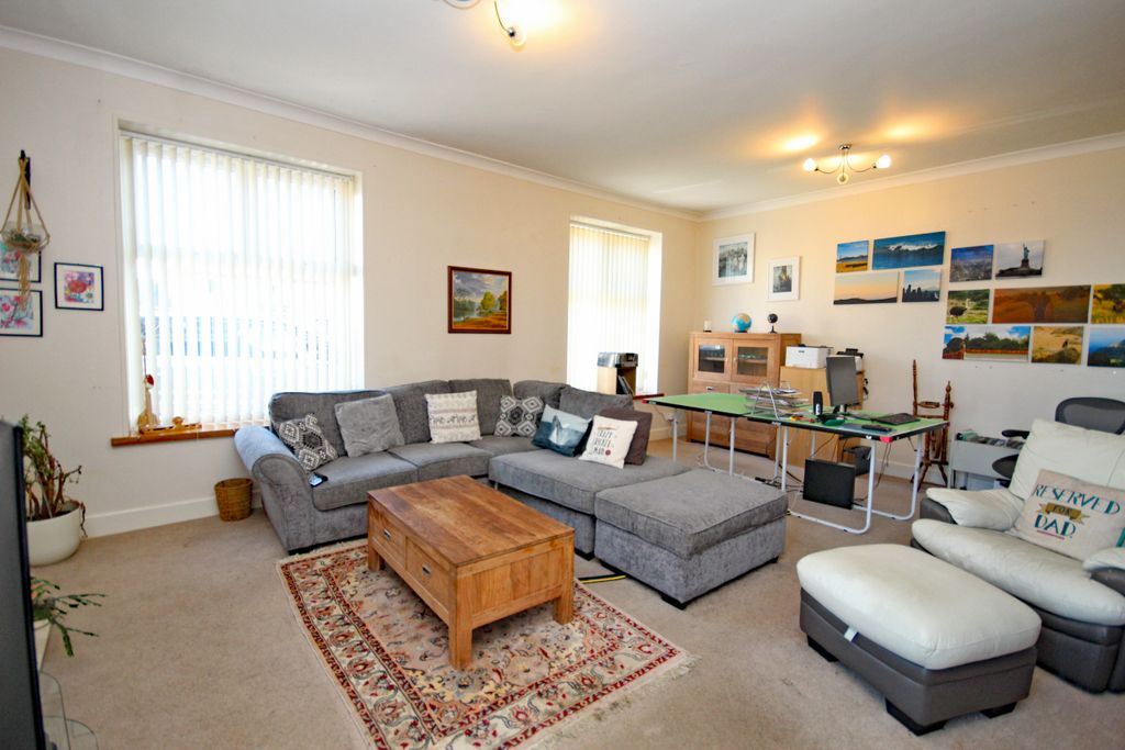 Property photo 3 of 31