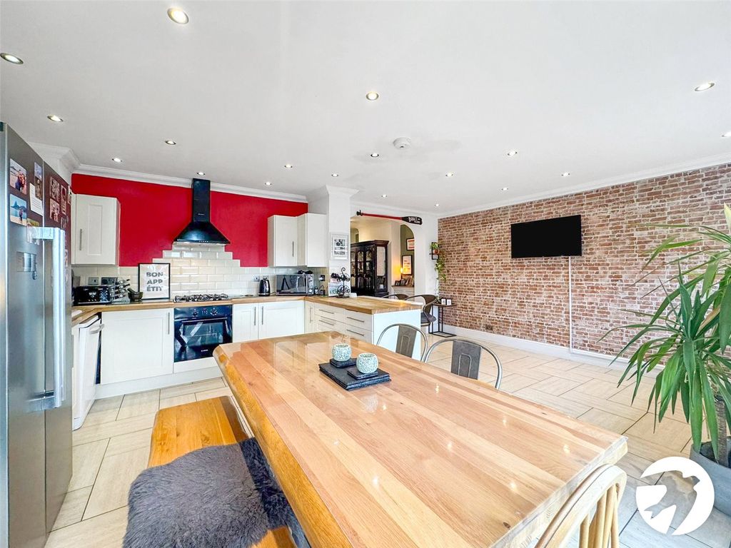 Property photo 3 of 18 Picture 3