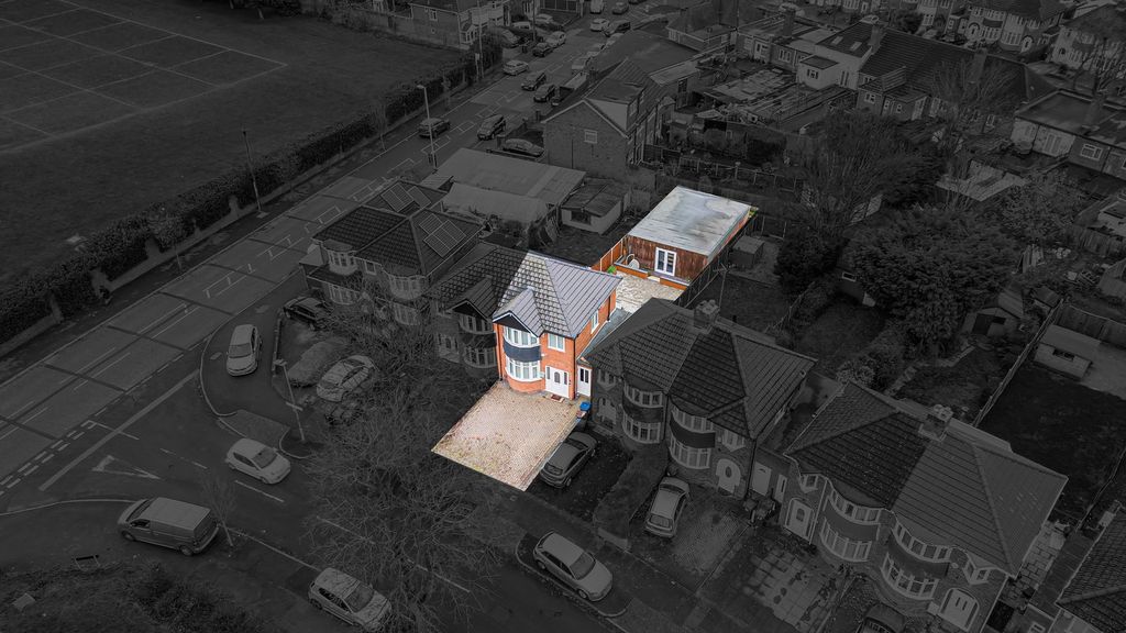 Property photo 2 of 24