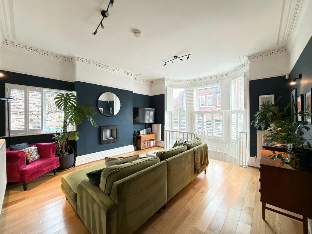 Property photo 2 of 28