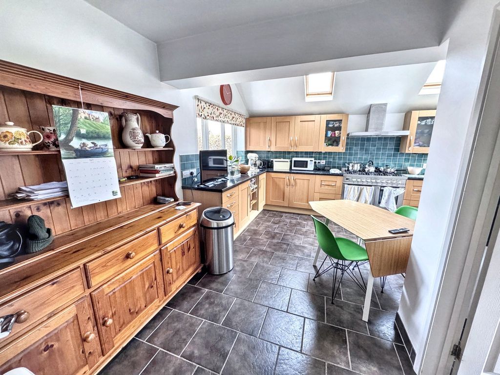 Property photo 3 of 33