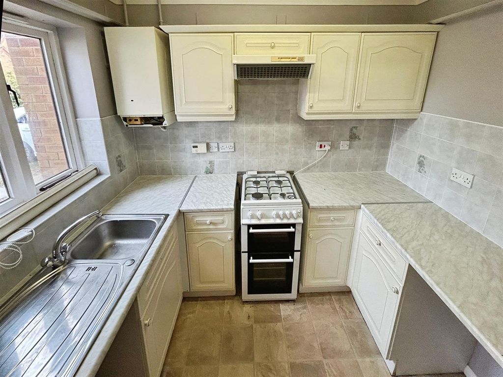 Property photo 3 of 10 Kitchen
