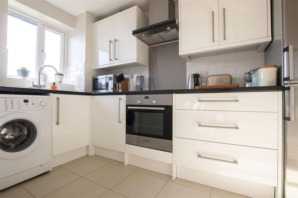 Property photo 3 of 8 2.Jpg