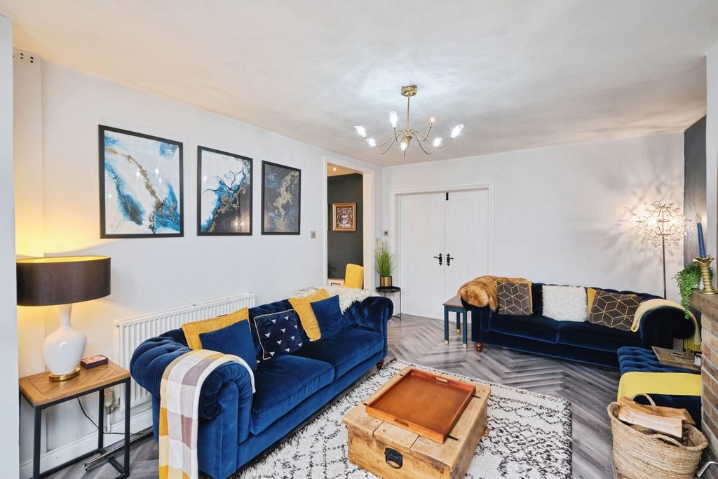 Property photo 3 of 20 Pbox-Img.Jpg