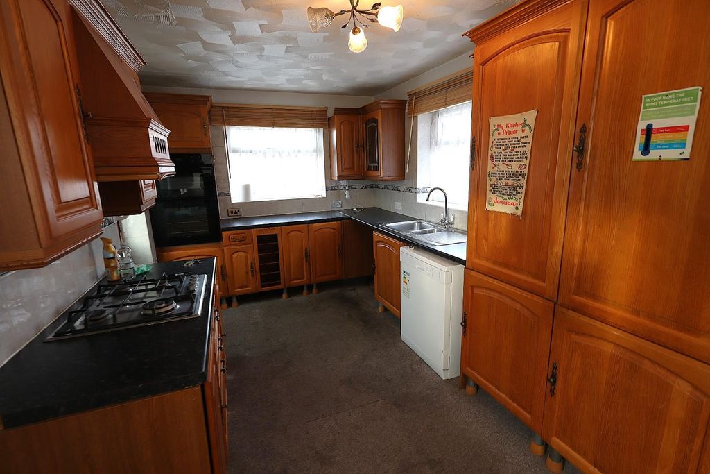 Property photo 3 of 10 Kitchen Area