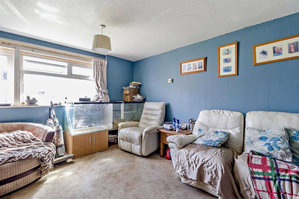 Property photo 2 of 6 8687967-Interior12-800.Jpg