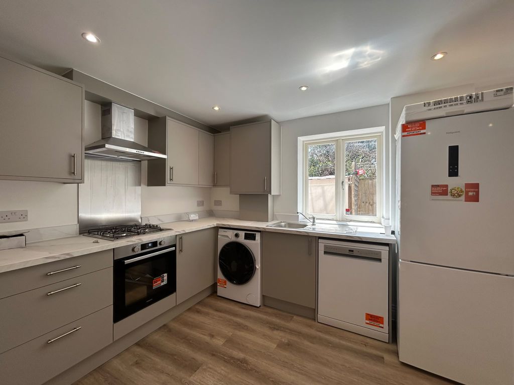 Property photo 1 of 10 3 Bed Flat To Rent Barge Drive, Southall Ub2