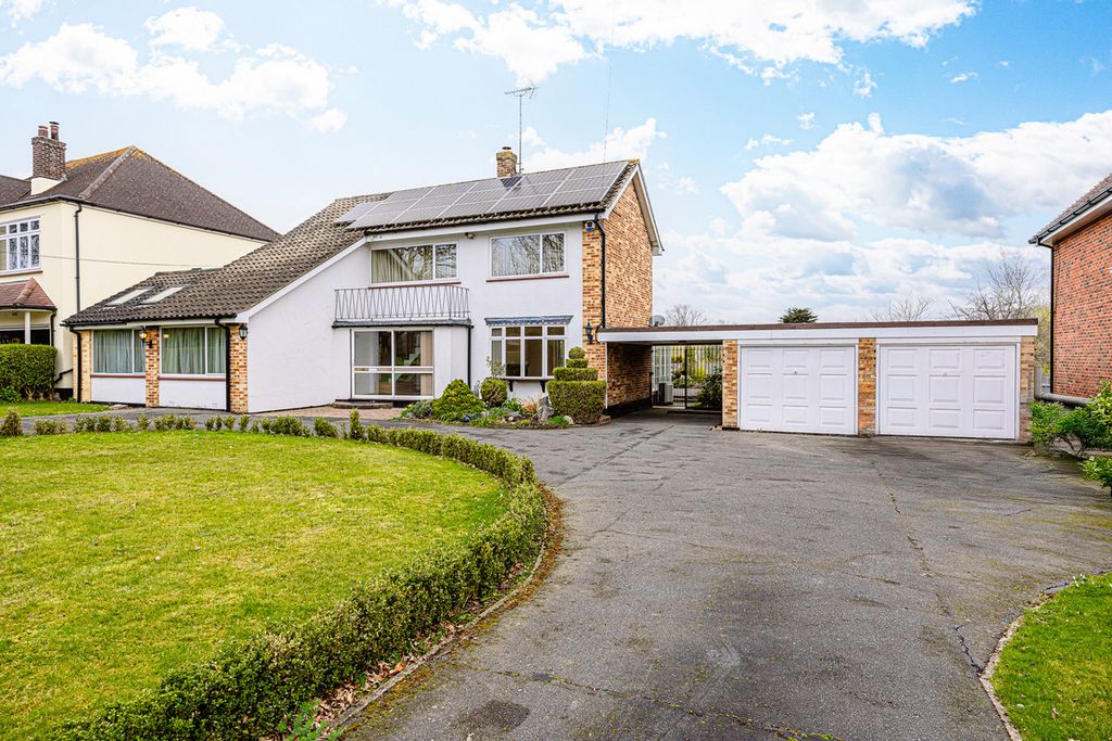 Fountain Lane, Hockley SS5, 5 bed detached house for sale, £950,000 ...
