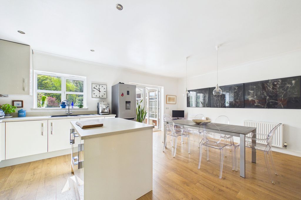Property photo 3 of 17 Dining Kitchen