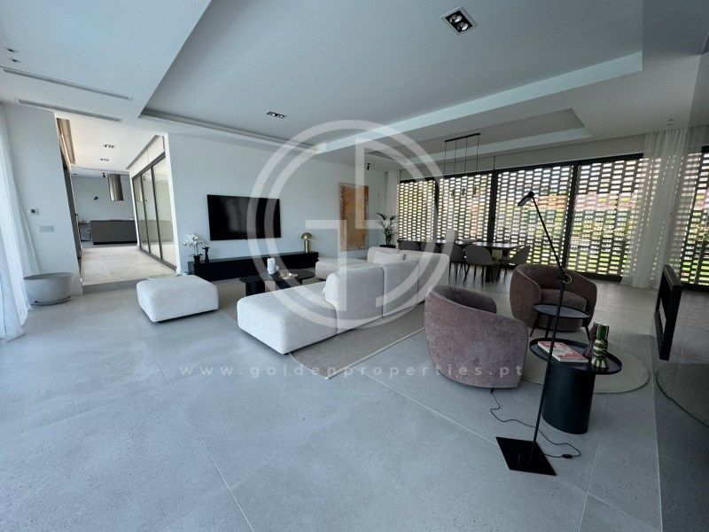 Property photo 3 of 36