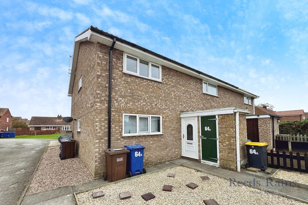 Property photo 1 of 8 Front