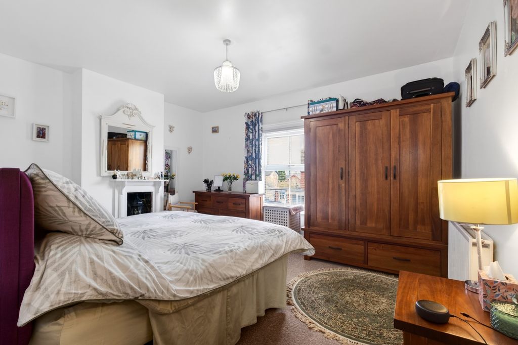 Property photo 3 of 36 Bed 1